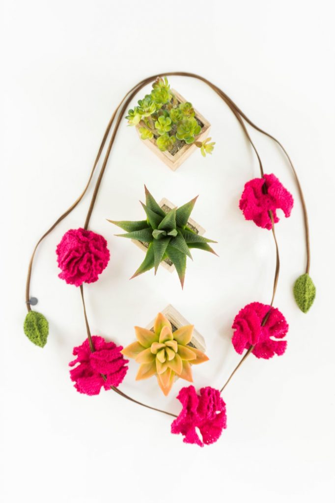 FriFrida & ChloÃ© Pink Carnations Necklace